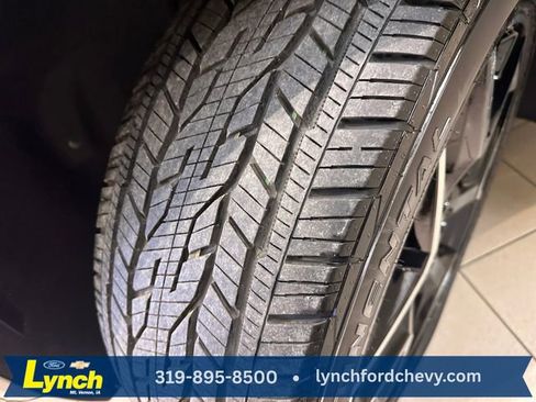 Used 2024 Chevrolet Traverse RS image 34