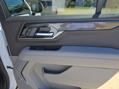 New 2026 GMC Yukon Elevation image 16