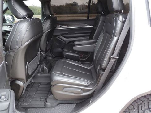 Used 2025 Jeep Grand Cherokee L Limited image 15