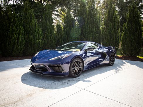 Used 2025 Chevrolet Corvette Stingray Coupe w/ Body-Colour Dual Roof Package RWD image 6