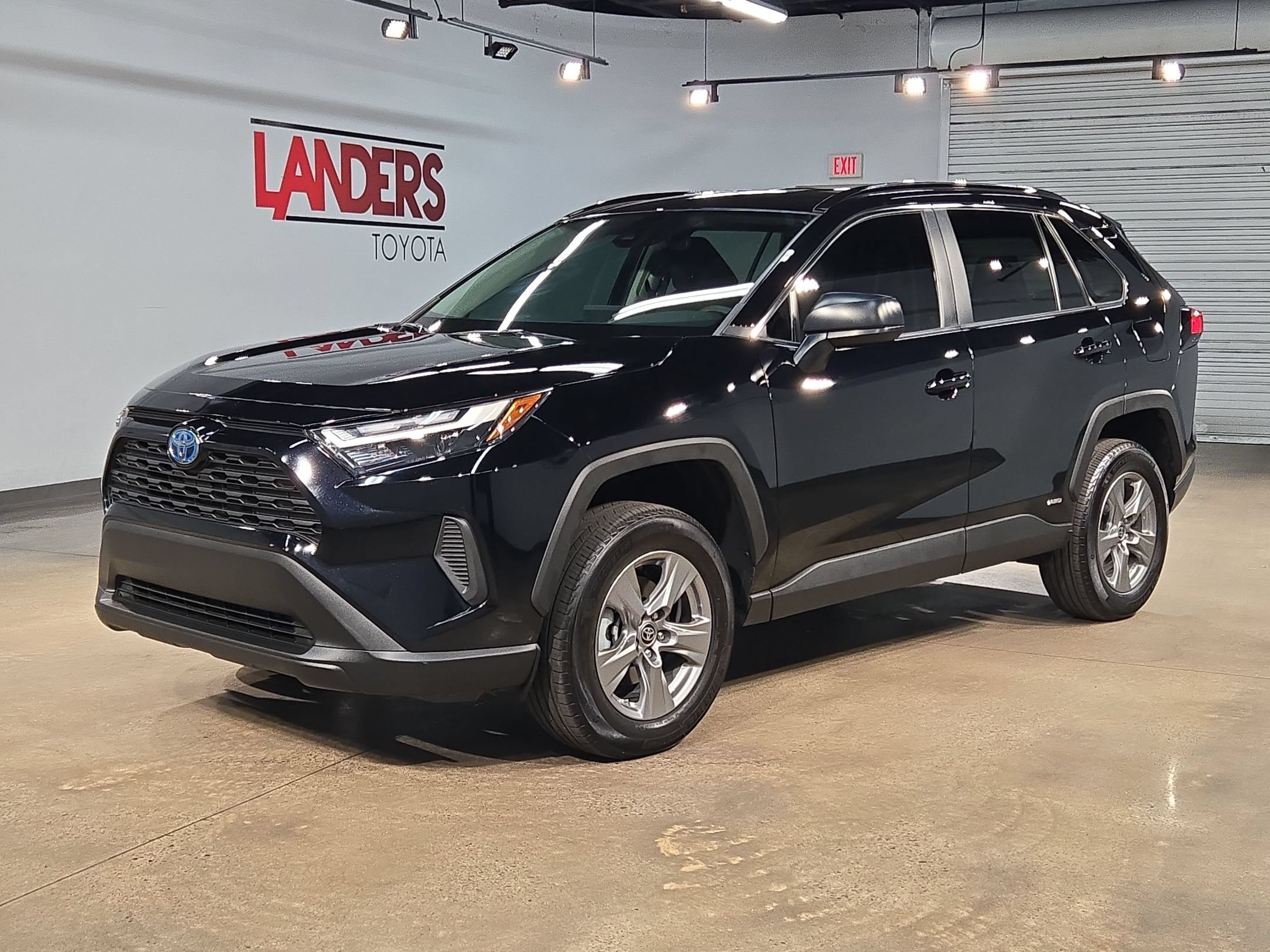 Used 2024 Toyota RAV4 LE AWD/4WD image 3