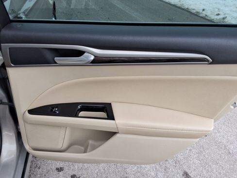 Used 2015 Ford Fusion SE w/ Equipment Group 202A image 22