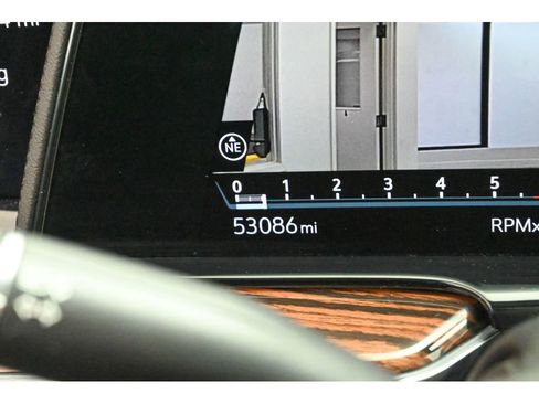 Used 2023 Cadillac Escalade Premium Luxury image 42