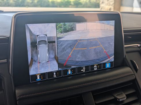 Used 2021 Chevrolet Suburban RST w/ Luxury Package image 28