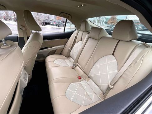 Used 2018 Toyota Camry XLE image 29