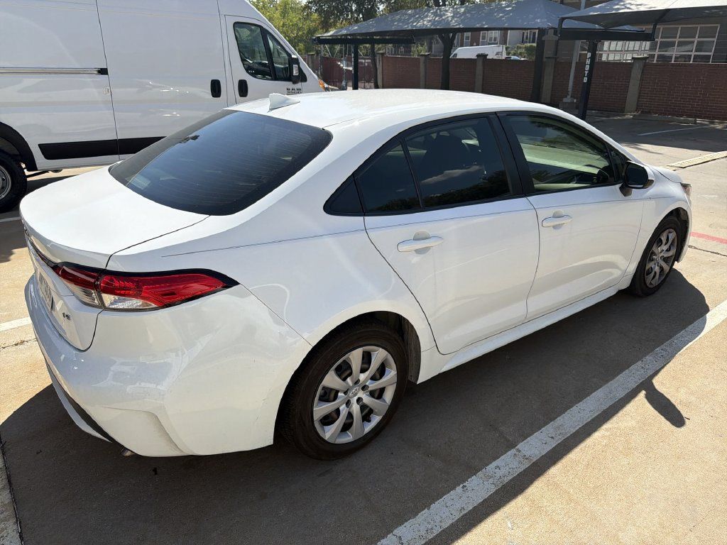 Used 2020 Toyota Corolla LE FWD image 3