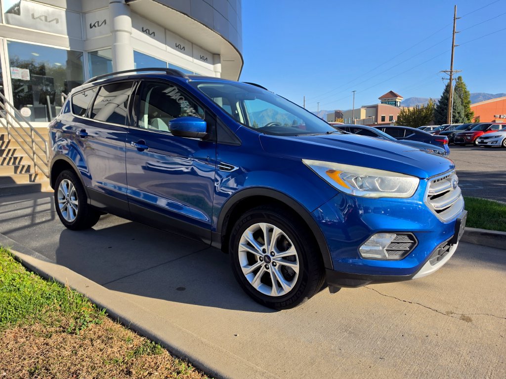 Used 2017 Ford Escape SE w/ Equipment Group 201A AWD/4WD image 3