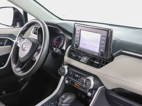 Used 2020 Toyota RAV4 XLE FWD image 25