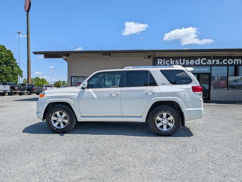 Used 2011 Toyota 4Runner SR5 AWD/4WD image 11