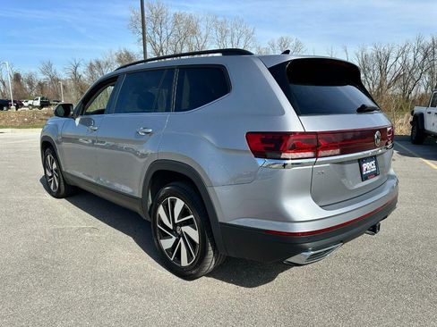 Used 2025 Volkswagen Atlas SE image 3