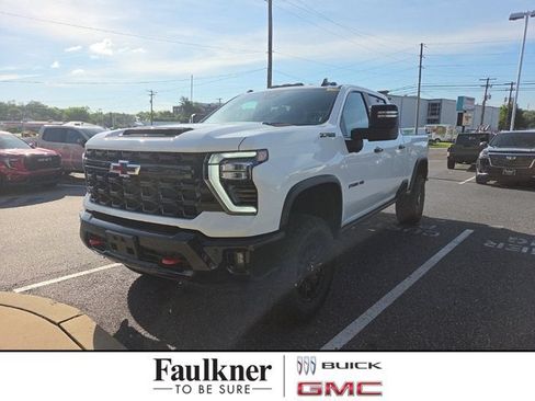 Certified 2025 Chevrolet Silverado 2500 ZR2 w/ Technology Package AWD/4WD image 1