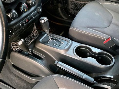 Used 2016 Jeep Wrangler Sahara w/ Connectivity Group image 15