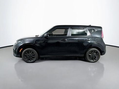 Used 2023 Kia Soul LX FWD image 3