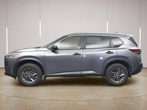 Used 2021 Nissan Rogue S FWD image 4