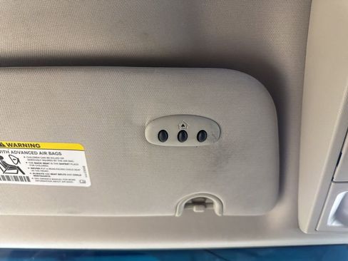 Used 2015 Chrysler Town & Country Touring FWD image 25