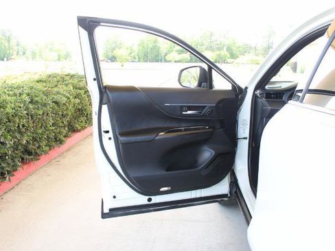 Used 2021 Toyota Venza XLE w/ Softex Package image 27