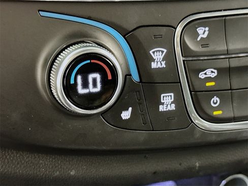 Used 2022 Chevrolet Traverse RS image 18