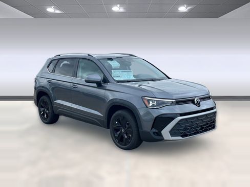 New 2026 Volkswagen Taos SE image 7