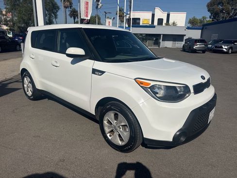 Used 2014 Kia Soul FWD image 1