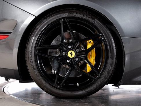 Used 2016 Ferrari California T image 19