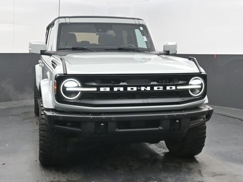 Used 2021 Ford Bronco Outer Banks image 3