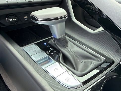 Certified 2025 Hyundai Elantra SEL image 31