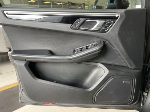 Used 2018 Porsche Macan S image 11