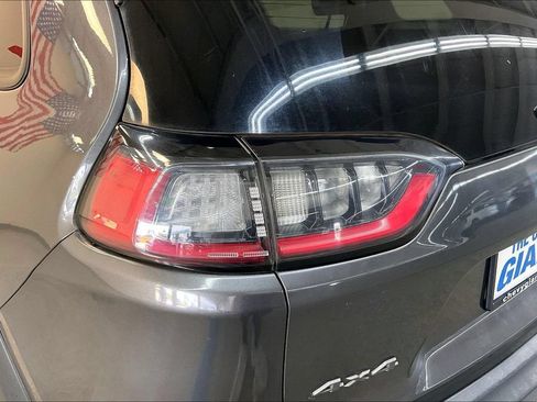 Used 2019 Jeep Cherokee Trailhawk AWD/4WD image 25
