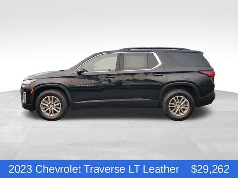 Certified 2023 Chevrolet Traverse LT FWD image 2
