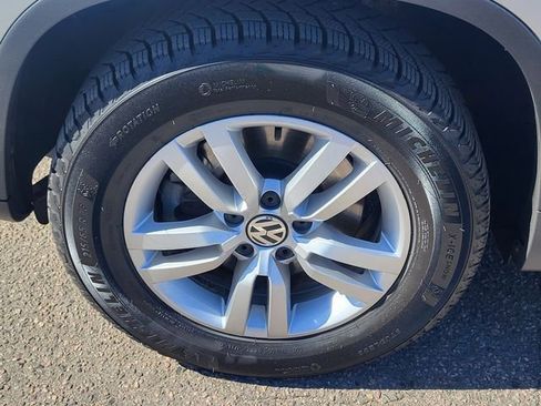 Used 2015 Volkswagen Tiguan S image 9