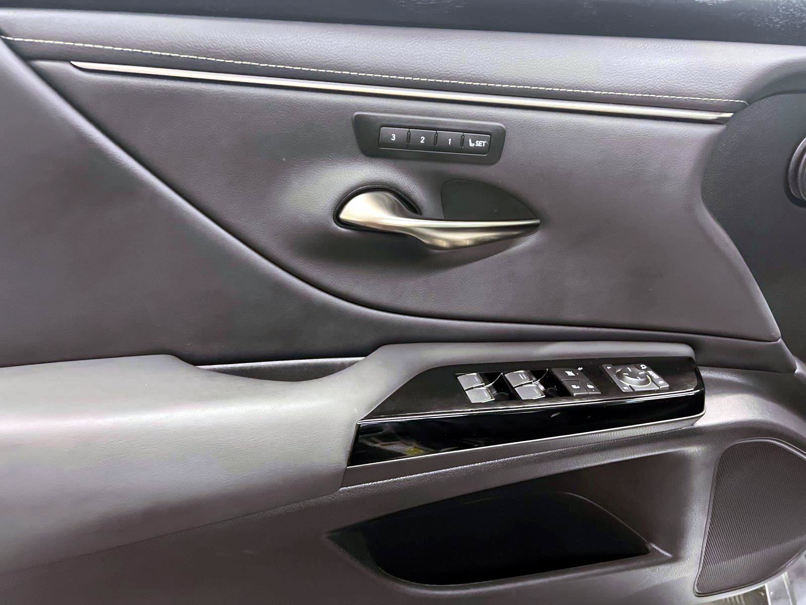 Used 2023 Lexus ES 350 w/ Premium Package FWD image 18