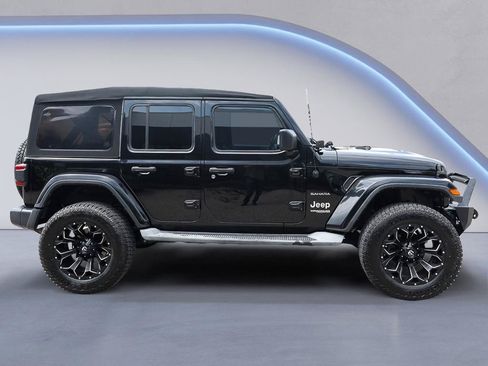 Used 2018 Jeep Wrangler Unlimited Sahara AWD/4WD image 11