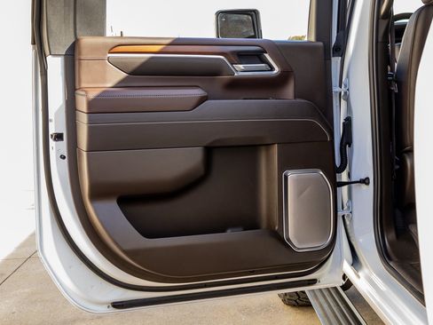 Used 2025 GMC Sierra 3500 Denali w/ Denali Reserve Package image 36