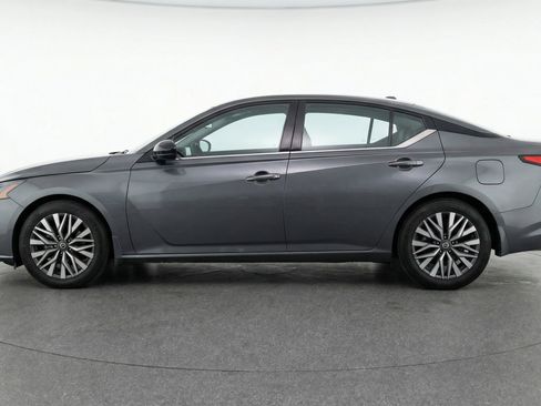 Used 2025 Nissan Altima 2.5 SV image 5