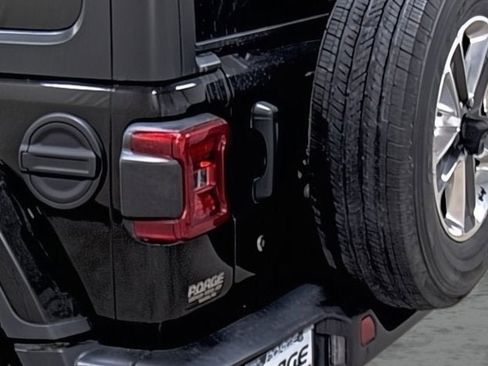 Used 2019 Jeep Wrangler Unlimited Sahara w/ Safety Group AWD/4WD image 10