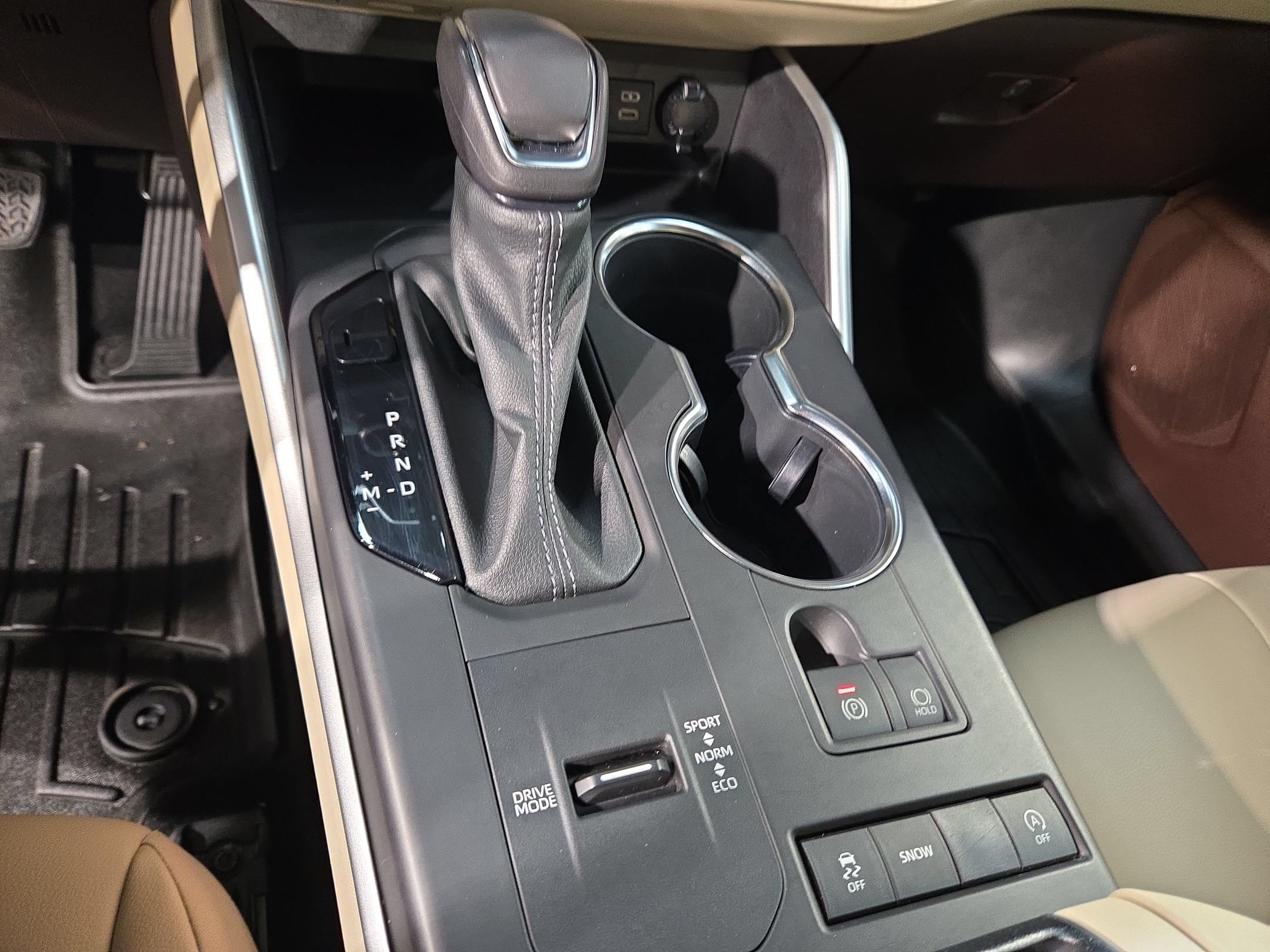 Used 2022 Toyota Highlander XLE FWD image 33