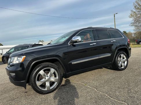 Used 2013 Jeep Grand Cherokee Overland image 22