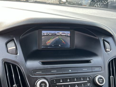 Used 2017 Ford Focus SE FWD image 19