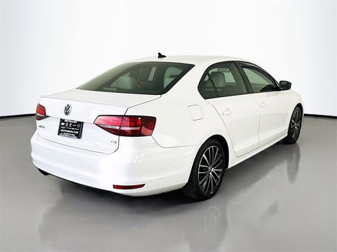 Used 2016 Volkswagen Jetta Sport image 7