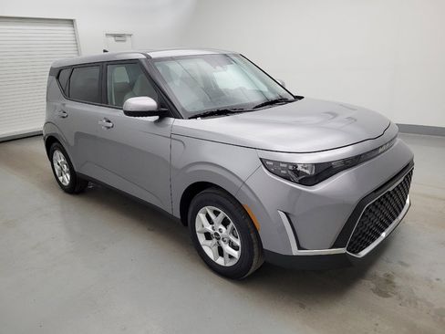 Used 2025 Kia Soul LX w/ LX Technology Package FWD image 11
