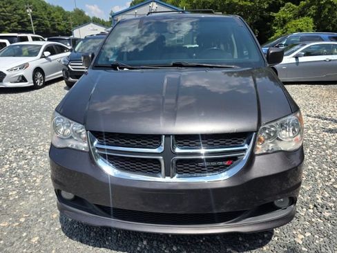 Used 2017 Dodge Grand Caravan SXT FWD image 2