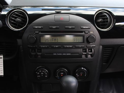Used 2006 MAZDA MX-5 Miata Touring RWD image 15
