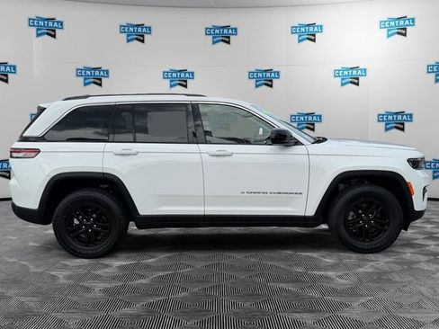 Certified 2023 Jeep Grand Cherokee Laredo w/ Luxury Tech Group I AWD/4WD image 7