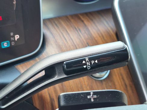 Used 2025 Mercedes-Benz C 300 4MATIC Sedan image 19