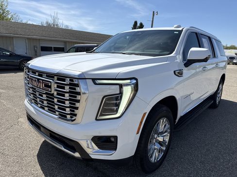 Used 2025 GMC Yukon XL Denali AWD/4WD image 9