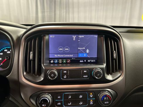 Used 2022 GMC Canyon AT4 image 17