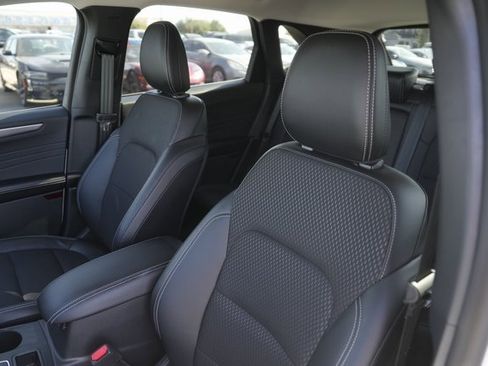 Used 2025 Ford Escape SE image 10