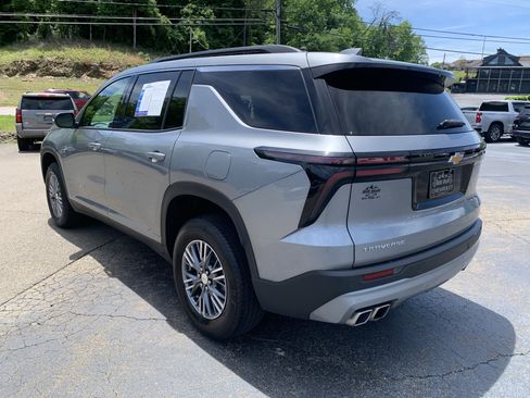 Used 2025 Chevrolet Traverse LT FWD image 13