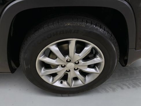 Used 2018 Jeep Cherokee Limited AWD/4WD image 16