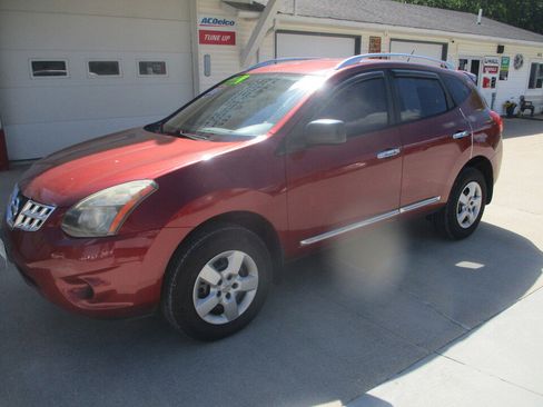 Used 2015 Nissan Rogue S w/ Convenience Package AWD/4WD image 11